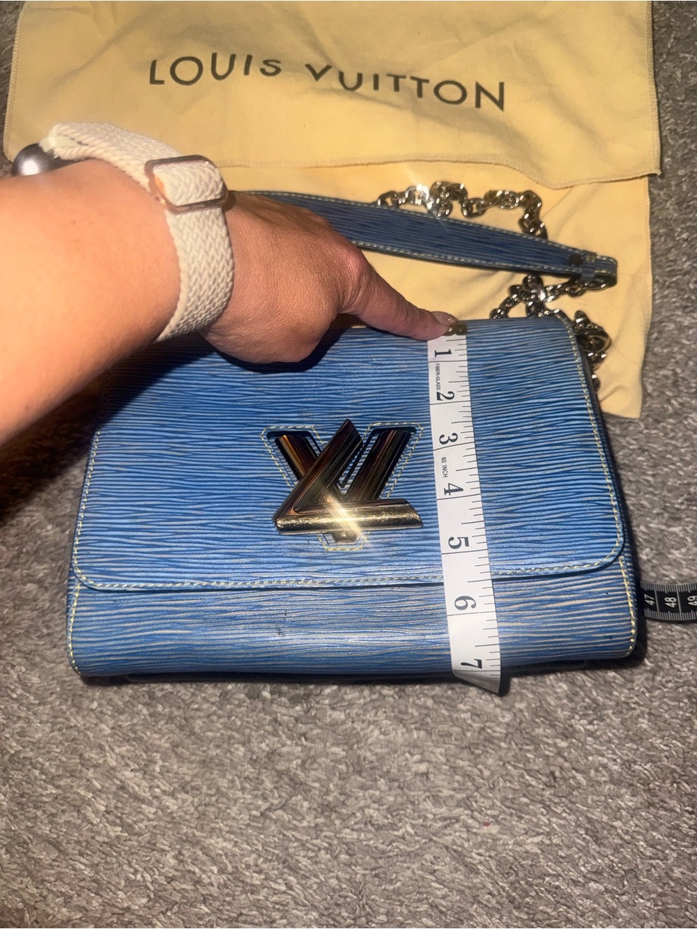 Louis Vuitton Epi Twist MM Denim Light Blue Shoulder Crossbody Bag - Picture 3 of 16